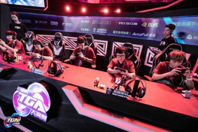 她不仅成就 她不仅成就