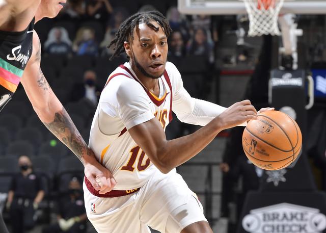 由江苏队坐 由江苏队坐